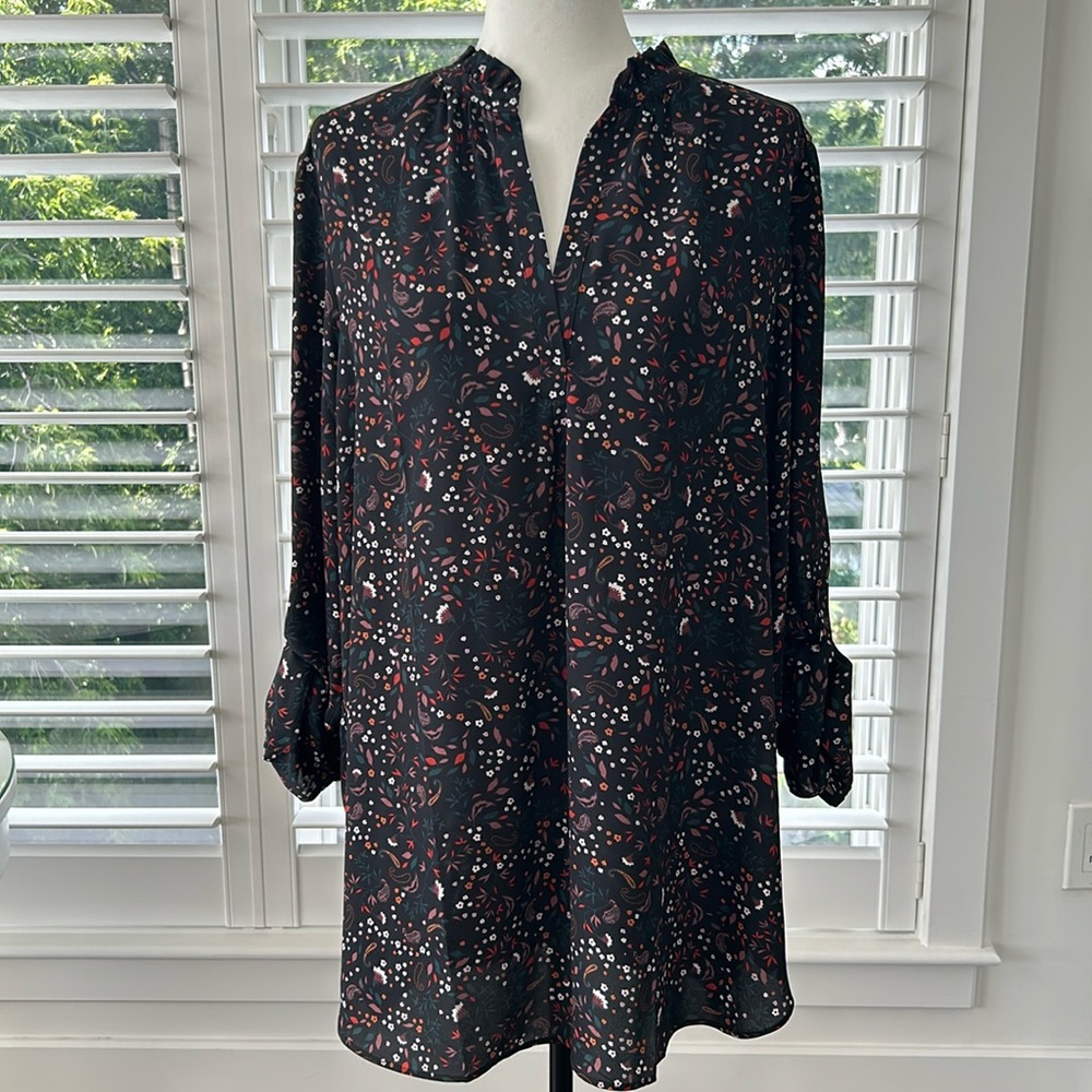 REITMANS Women’s Black Auburn Floral Tunic Blouse, Button Up V-Neck Dress Top